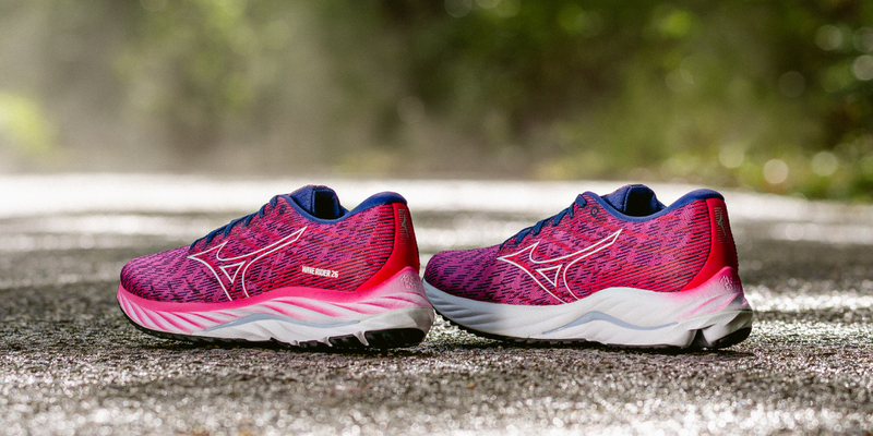 Mizuno Wave Rider 26 in pink