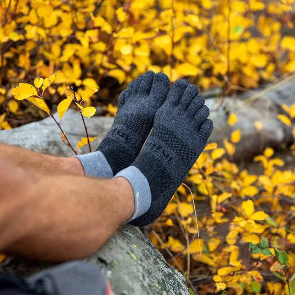 Injinji Unisex Trail Midweight Mini-Crew Running Socks in Granite AW25