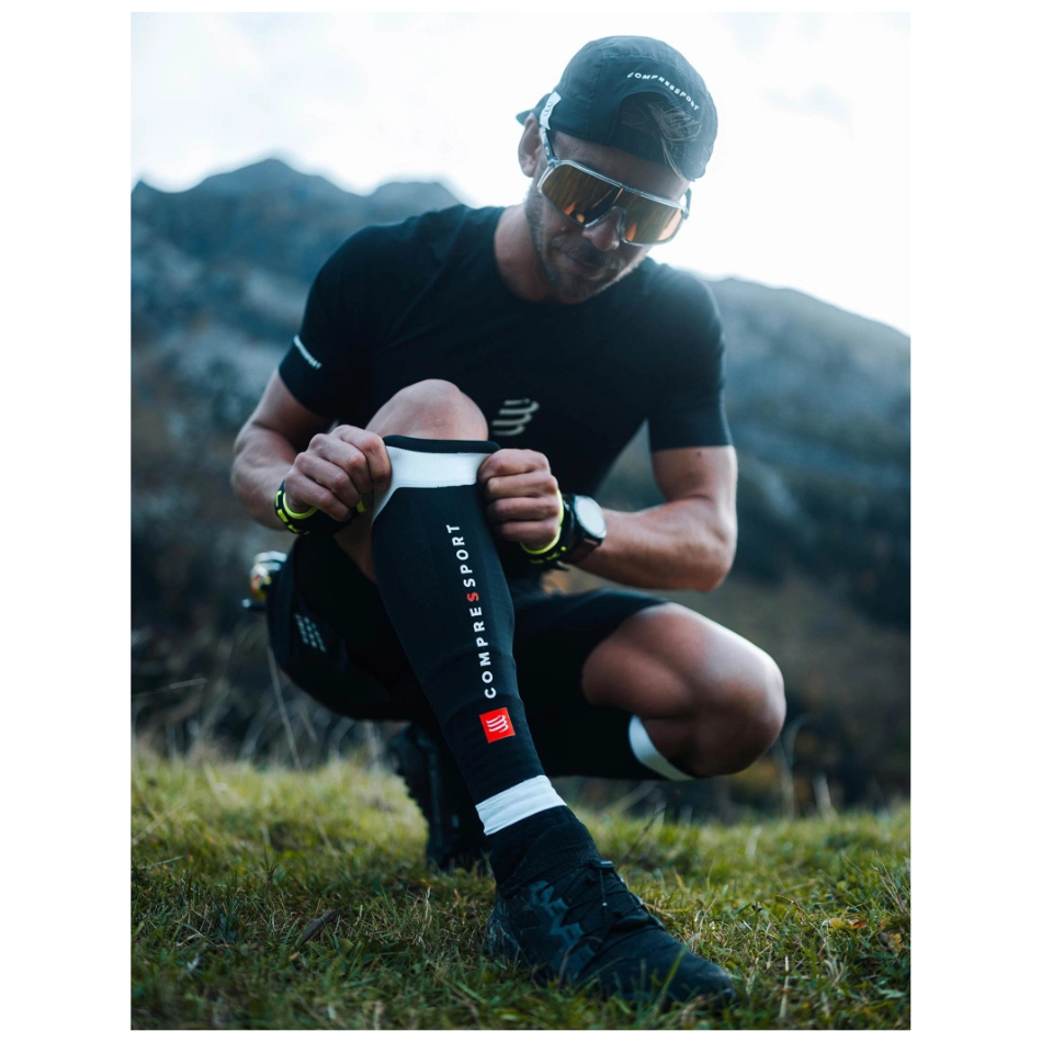 Compressport Unisex R2 3.0 Compression Calf Sleeves in Black/White AW25