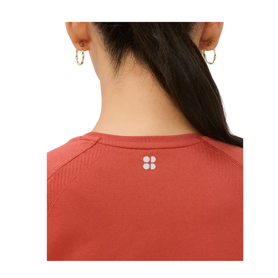 Athlete Crop Seamless Workout T-Shirt in Terazzo Red, logo back view