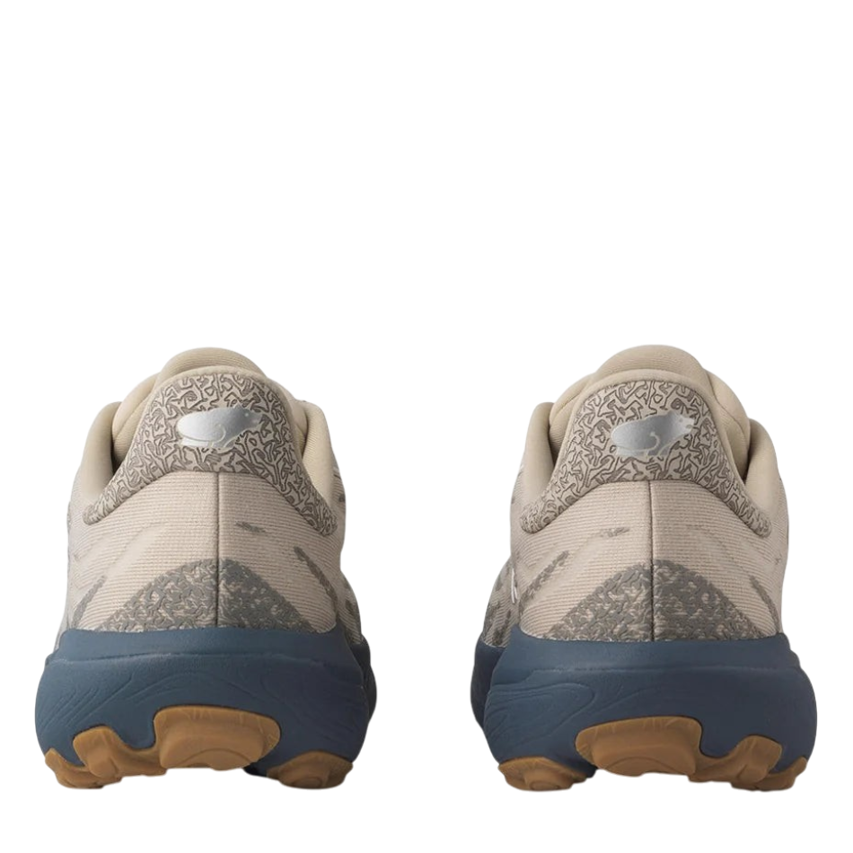 Up & Running Karhu Ikoni ATR WR running shoes in silver lining and steeple grey with a rear view showing heel detail.