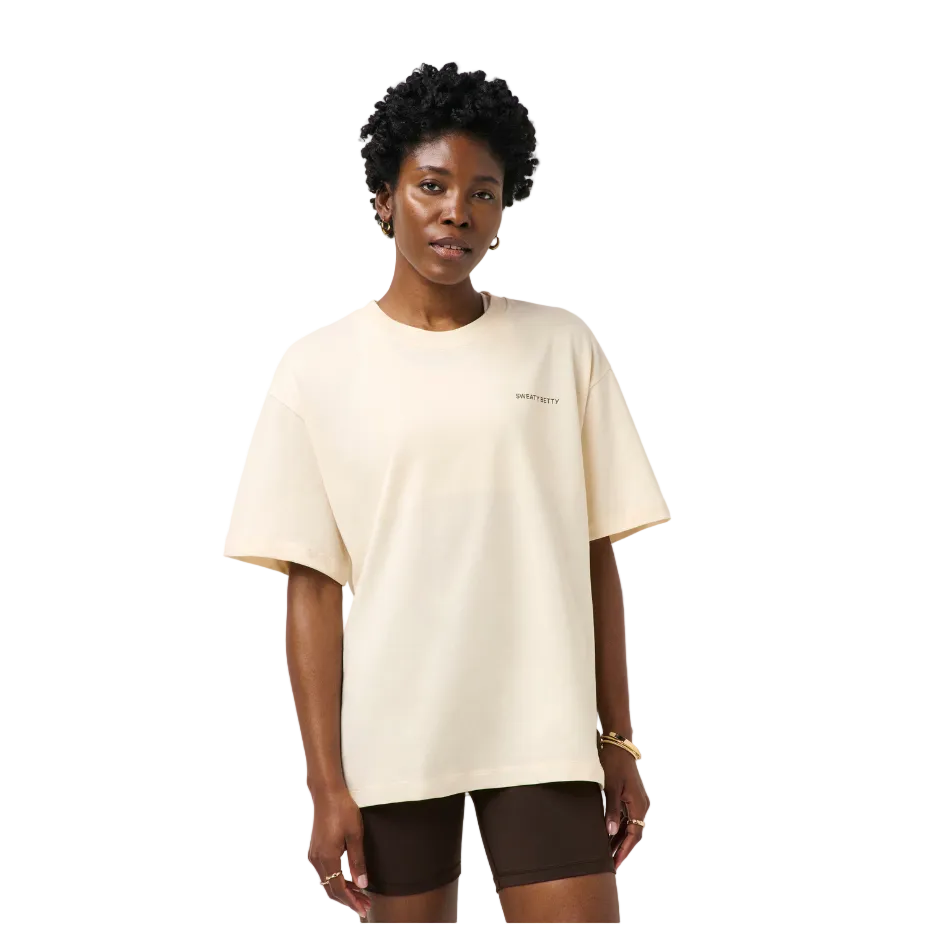 Sweaty Betty British Heritage Graphic T-Shirt in Creme Beige Bracken Green, model